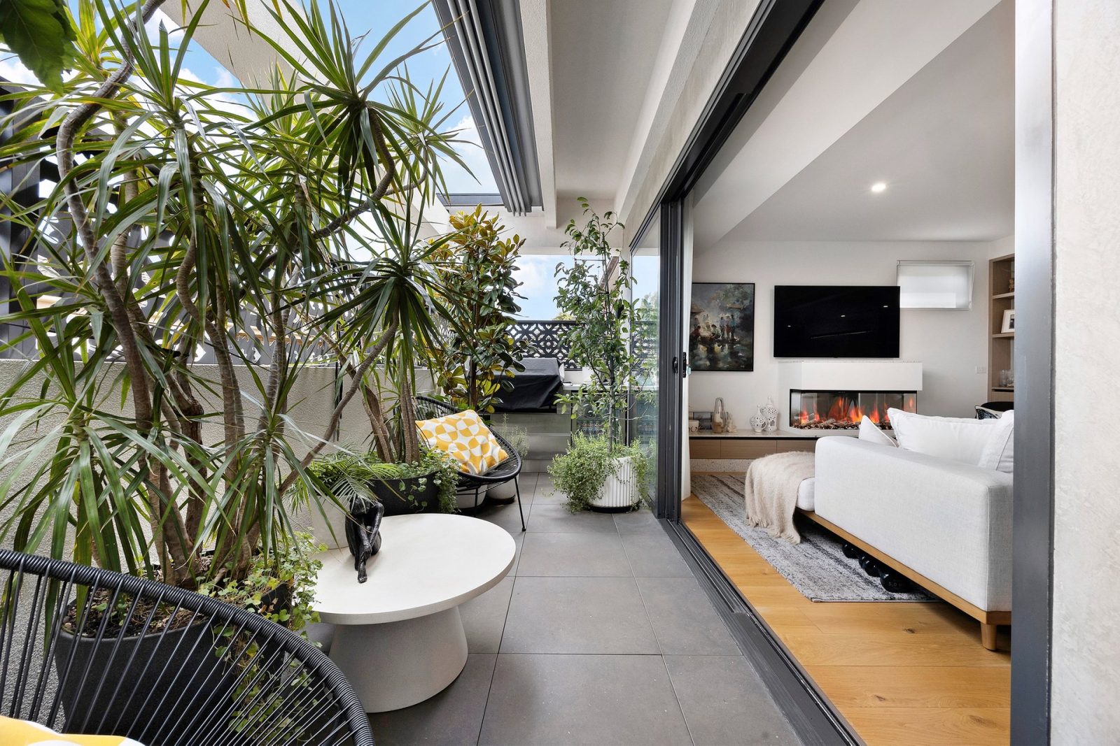 102/24 Linacre Road, Hampton VIC 3188