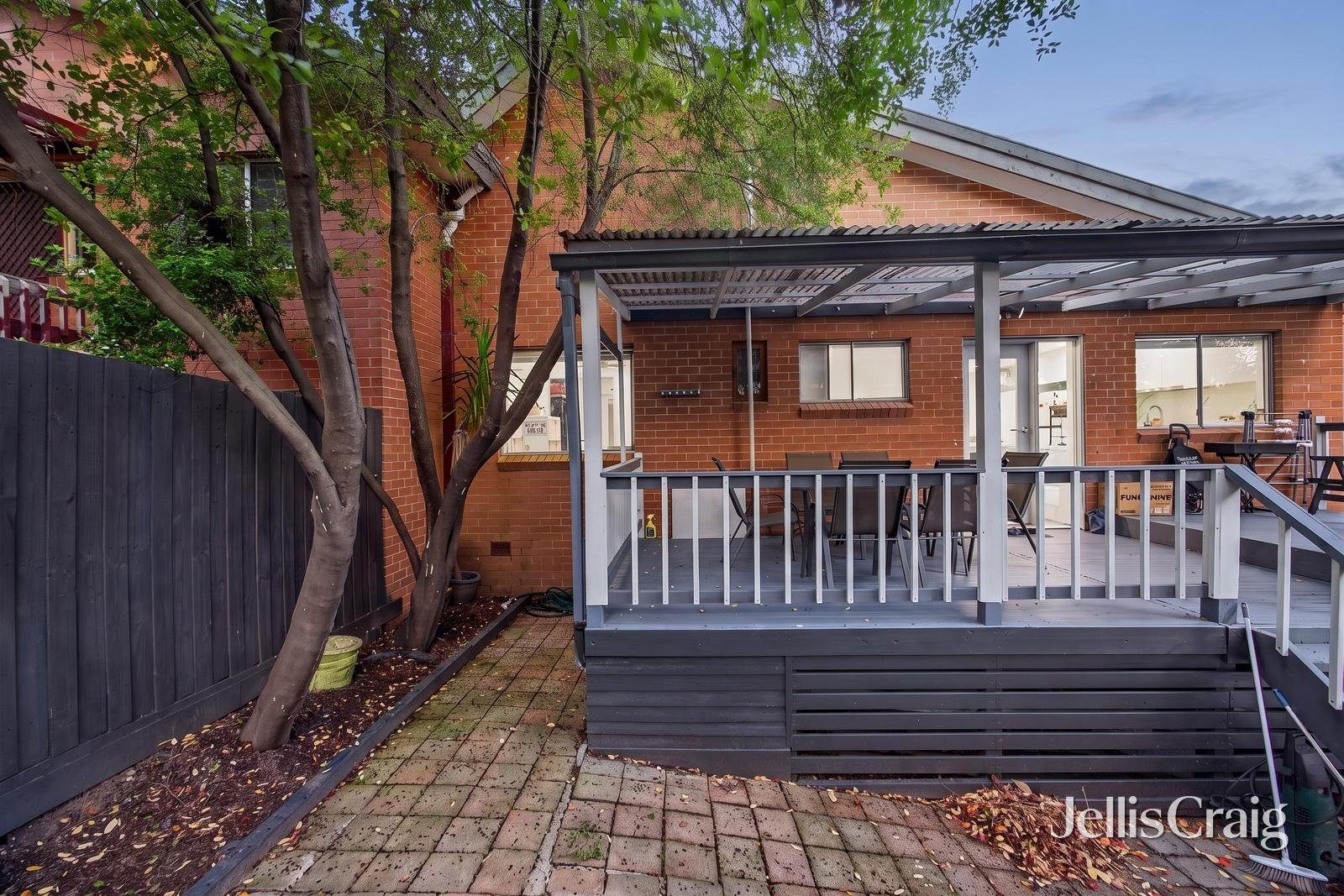 5/61 Nell Street, Greensborough