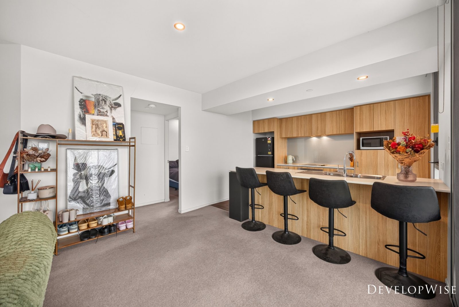 North Facing Corner Apartment | 11th Floor City Views