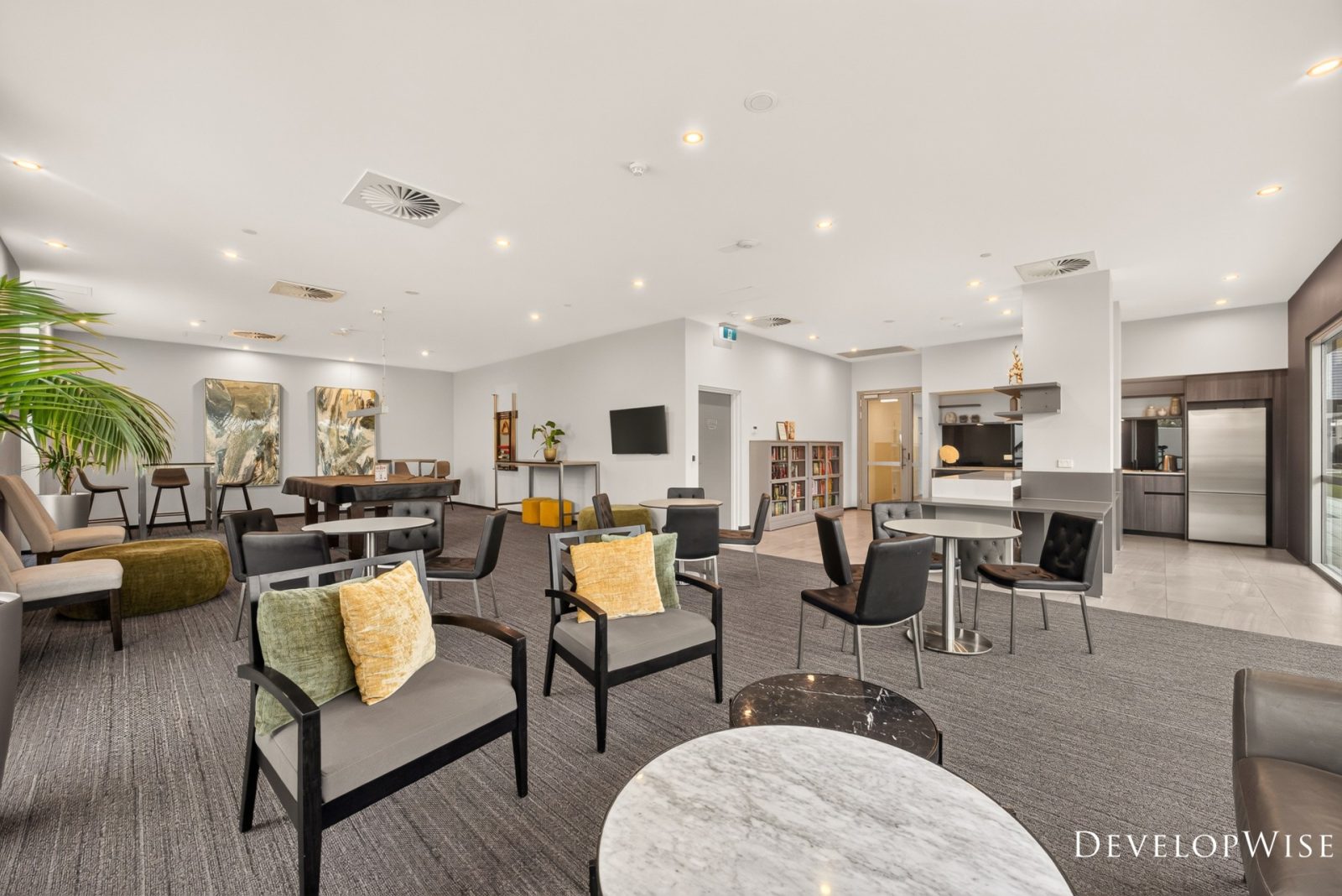 North Facing Corner Apartment | 11th Floor City Views