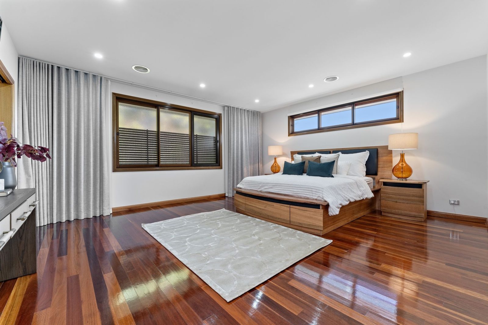 Palatial Family Luxury with Spectacular District Views