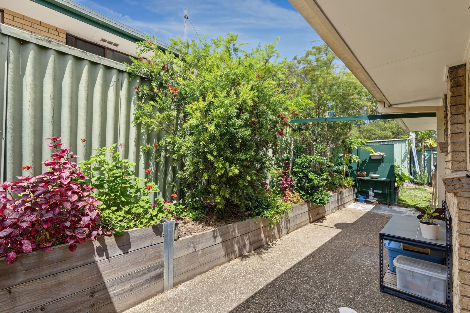 Spacious Duplex in a Convenient Southport Location - Close to the Tram!
