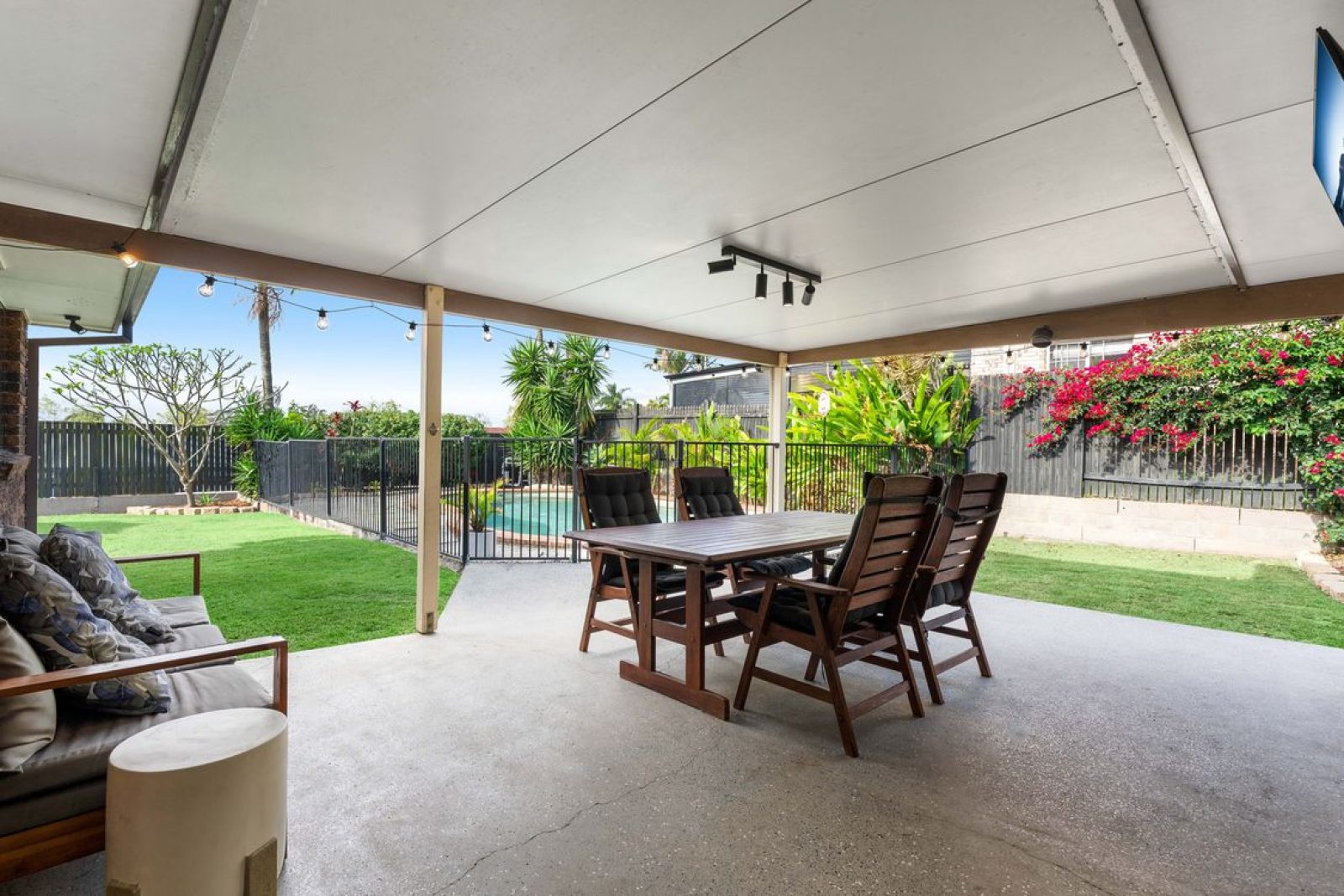 Space to Play and Single-Level Ease on 743sqm