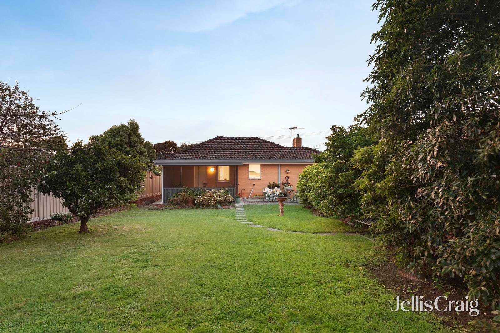 16 Dion Road, Glen Waverley