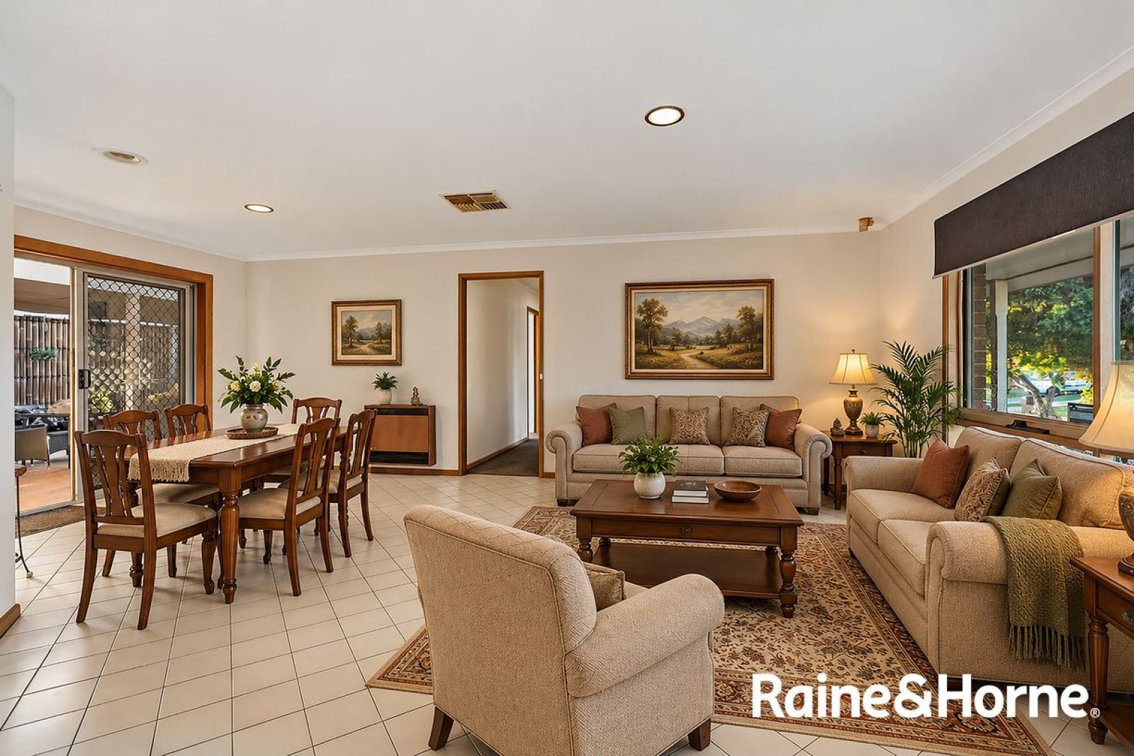11 Lansell Drive, Cranbourne North VIC