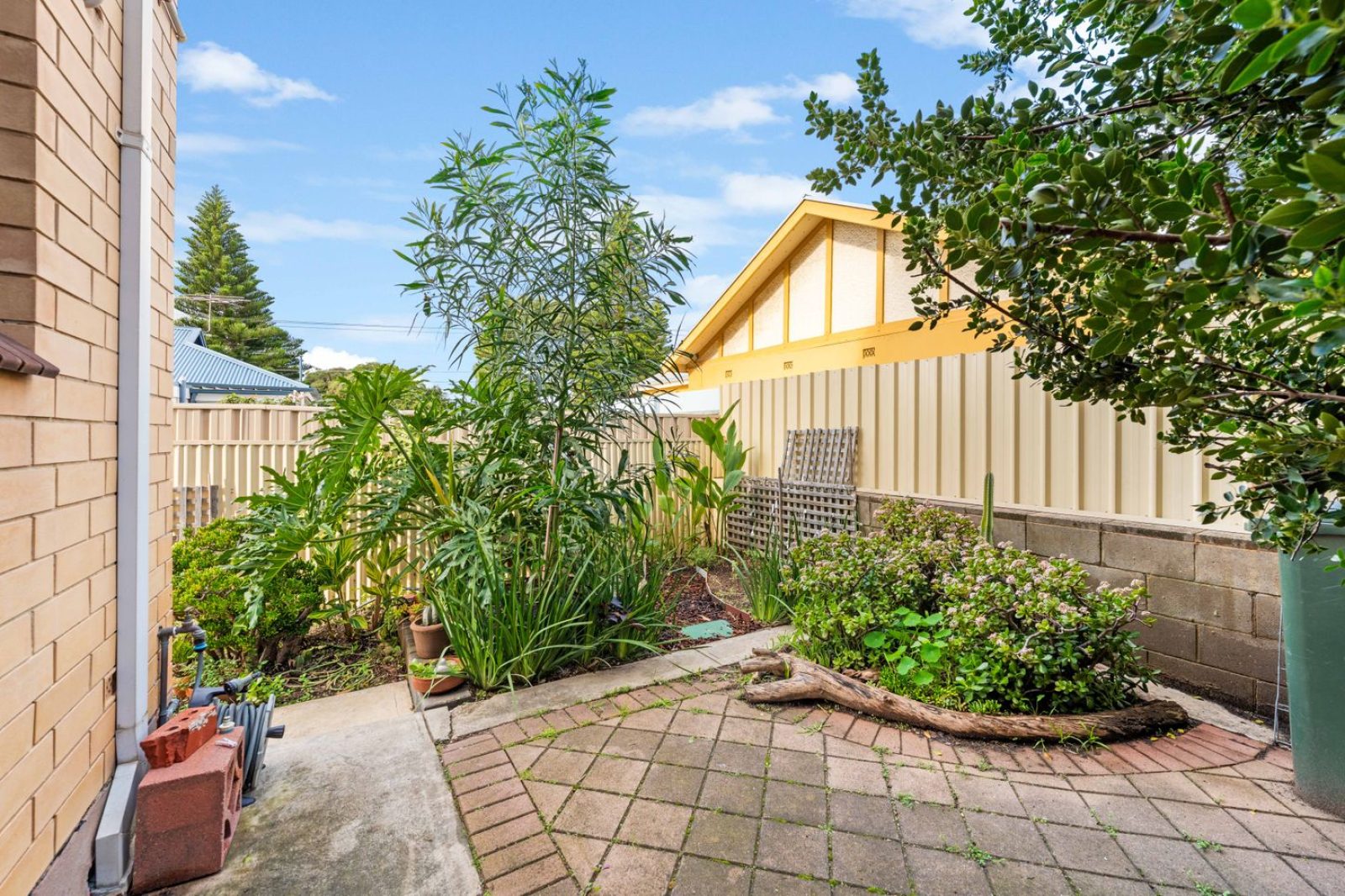 Coastal Living Just Moments from Henley Beach