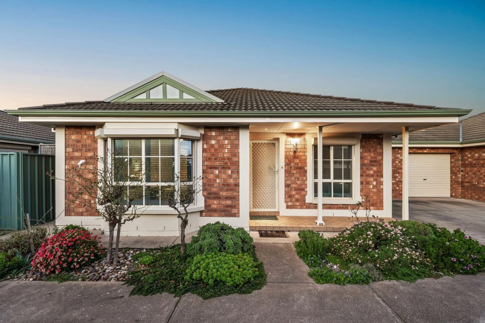 Claim your Coastal Proximity with Style in Seaton