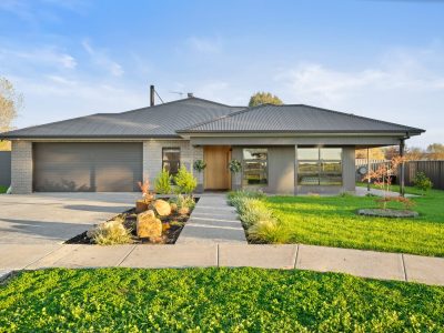 14 Nyberg Close, MOYHU VIC 3732