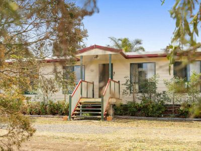 11 Neville Street, MERINGANDAN WEST QLD 4350