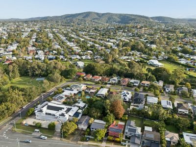 5 Camelia Avenue, EVERTON HILLS QLD 4053