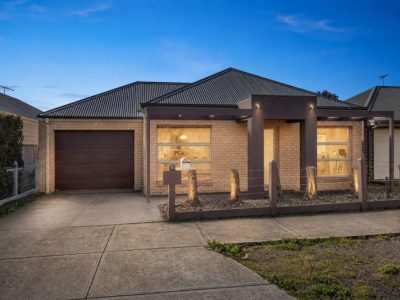 18 Etheridge Rise, CAROLINE SPRINGS VIC 3023