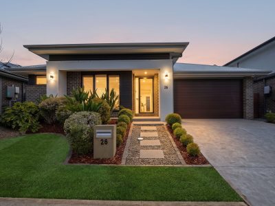 26 Molnar Circuit, ORAN PARK NSW 2570