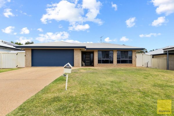 16 Saville Street, EMERALD QLD 4720