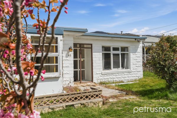 45 Hilton Road, CLAREMONT TAS 7011