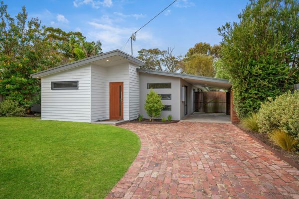 31 Denholm Street, ROSEBUD VIC 3939