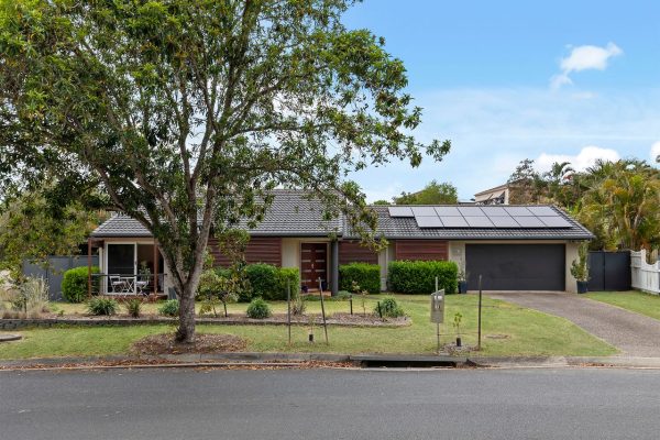 7 Parkview Place, BRIDGEMAN DOWNS QLD 4035