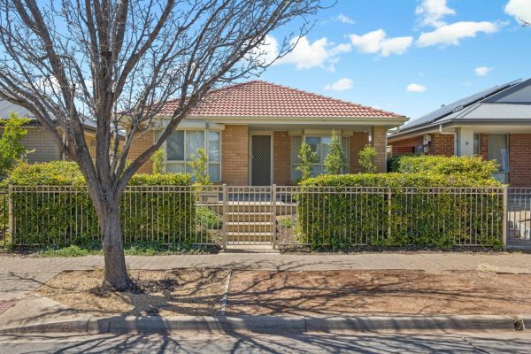 10 Flynn Street, MUNNO PARA SA 5115