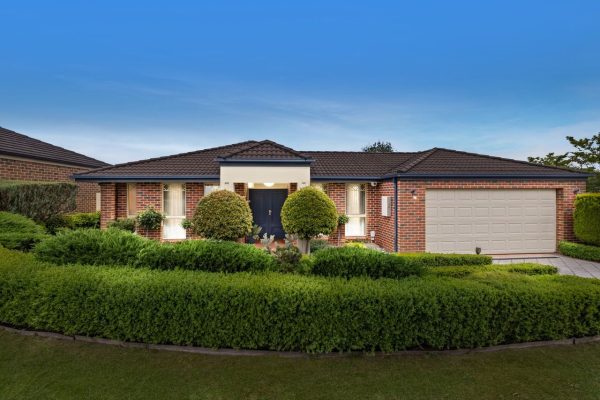 24 Yarra Hill Lane, CHIRNSIDE PARK VIC 3116