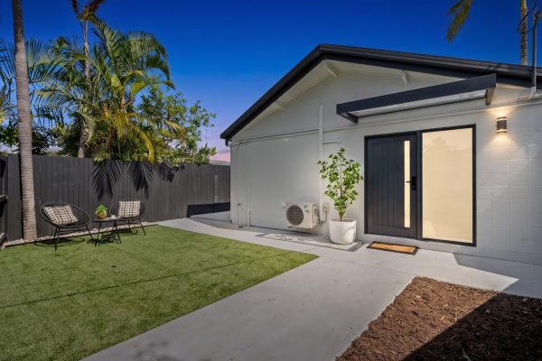 2/43 Jensen Street, MANOORA QLD 4870