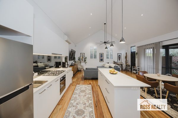 2/23 Amherst Road, WOODBRIDGE WA 6056