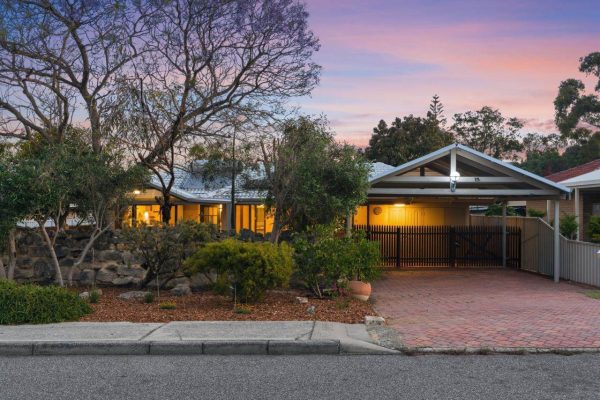 15 Jean Street, HAMILTON HILL WA 6163