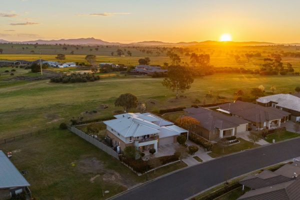 18 Peak Drive, TAMWORTH NSW 2340