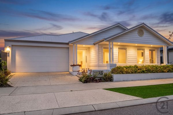 15 Rapallo Grove, MADORA BAY WA 6210