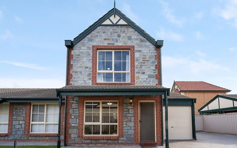 Easy Living in a Convenient Coastal Setting
