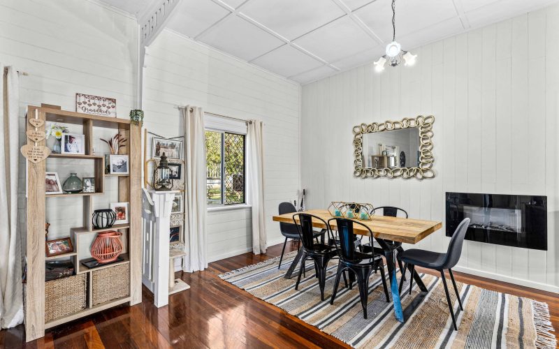 Classic Charm on a Huge 911sqm Block!