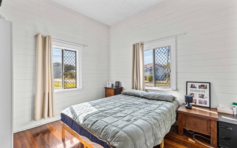 Classic Charm on a Huge 911sqm Block!