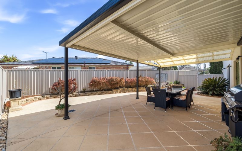 EXPANSIVE FAMILY LIVING ON A SUBSTANTIAL CORNER PARCEL