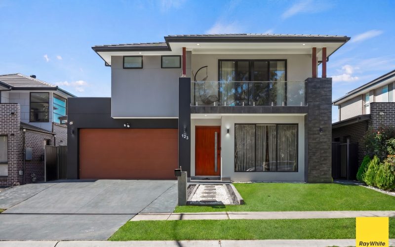 Sophisticated Family Living in a Prime Denham Court Location