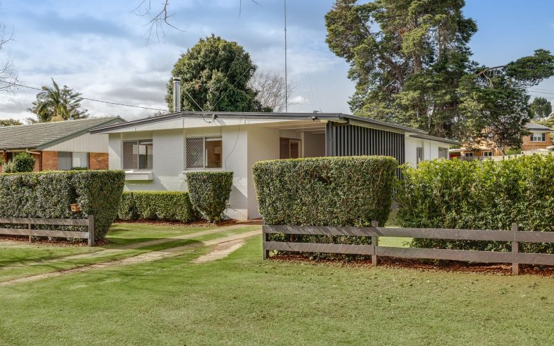 Charming Rangeville Gem with Parkside Views