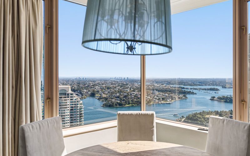 Prestige Quay West Apartment with Harbour & Bridge Views