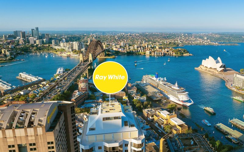 Prestige Quay West Apartment with Harbour & Bridge Views