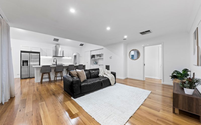 GRAND FAMILY SCALE WITH TRIPLE LIVING AND RECREATIONAL PARKING!