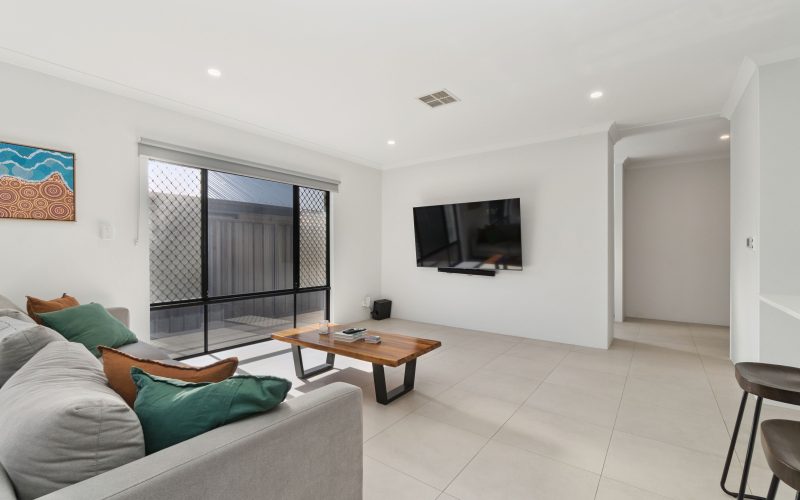 STYLISH, SECURE, FAMILY ORIENTATED HOME!