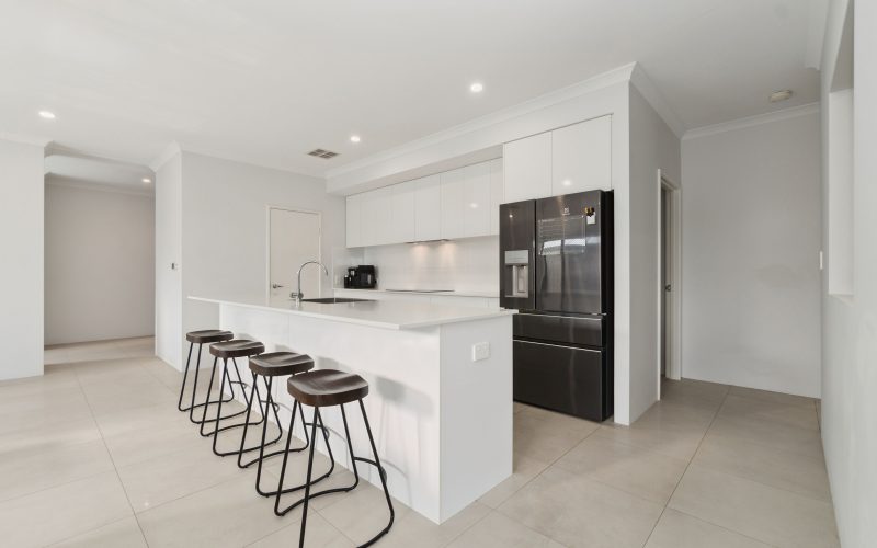 STYLISH, SECURE, FAMILY ORIENTATED HOME!