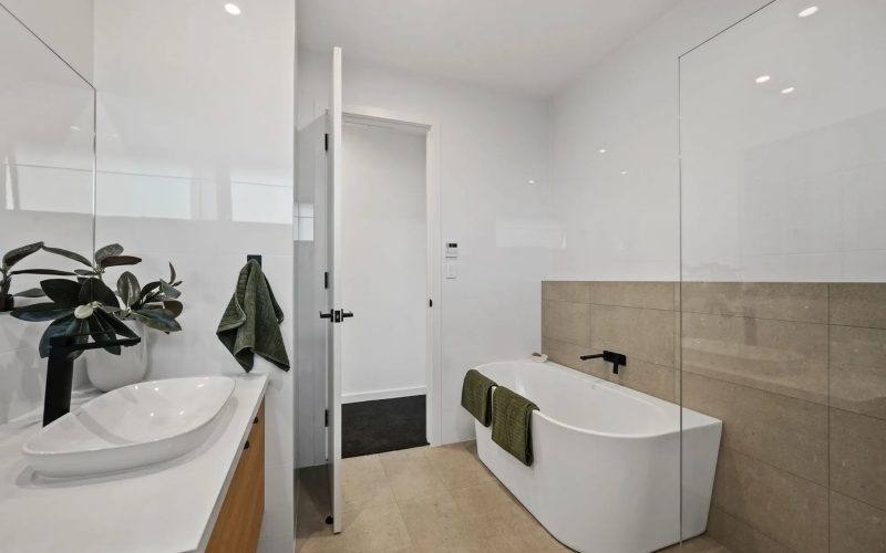 Luxury Double-Storey Home on the Prestigious Delfin Island