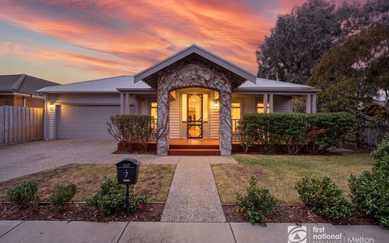 7 CLUNES WAY, Eynesbury VIC 3338