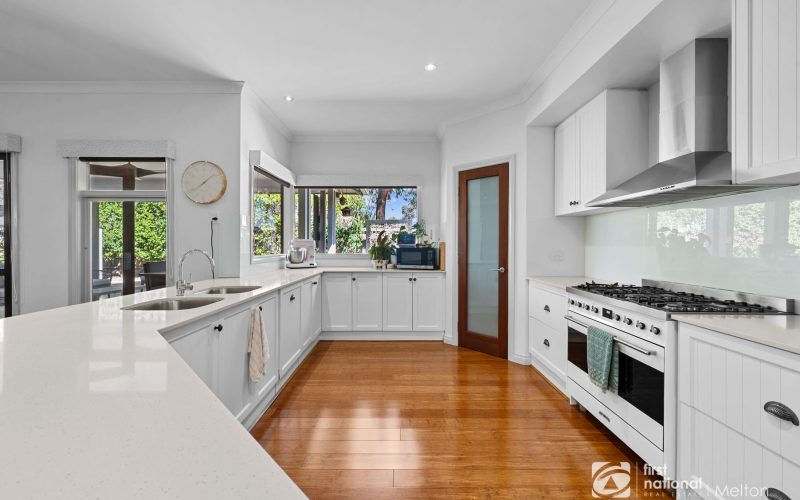 7 CLUNES WAY, Eynesbury VIC 3338