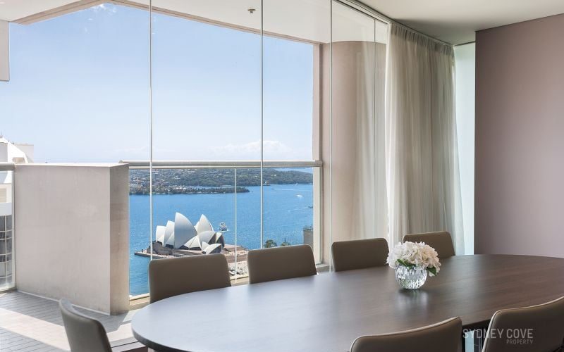 EXCLUSIVE SUB-PENTHOUSE WITH PANORAMIC HARBOUR, OPERA HOUSE & BRIDGE VIEWS AT 'COVE'