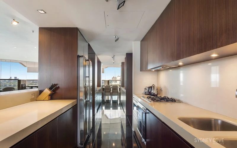 EXCLUSIVE SUB-PENTHOUSE WITH PANORAMIC HARBOUR, OPERA HOUSE & BRIDGE VIEWS AT 'COVE'