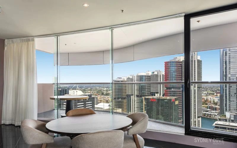 EXCLUSIVE SUB-PENTHOUSE WITH PANORAMIC HARBOUR, OPERA HOUSE & BRIDGE VIEWS AT 'COVE'