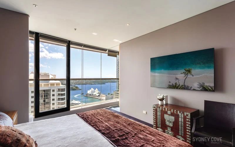 EXCLUSIVE SUB-PENTHOUSE WITH PANORAMIC HARBOUR, OPERA HOUSE & BRIDGE VIEWS AT 'COVE'