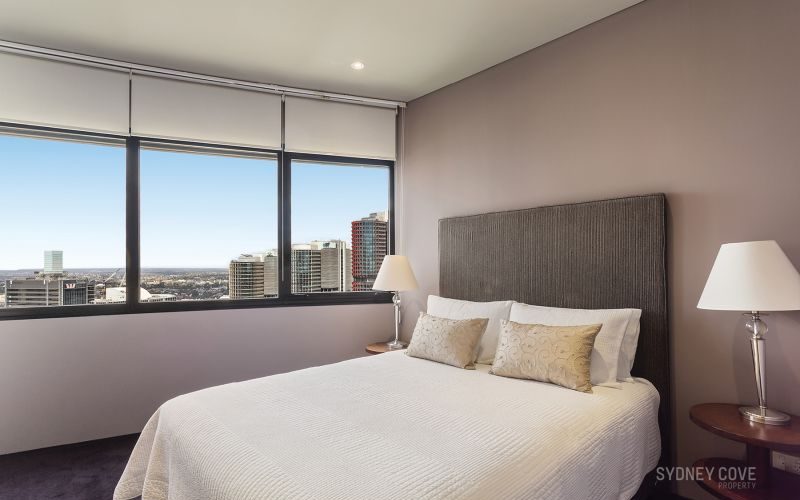 EXCLUSIVE SUB-PENTHOUSE WITH PANORAMIC HARBOUR, OPERA HOUSE & BRIDGE VIEWS AT 'COVE'