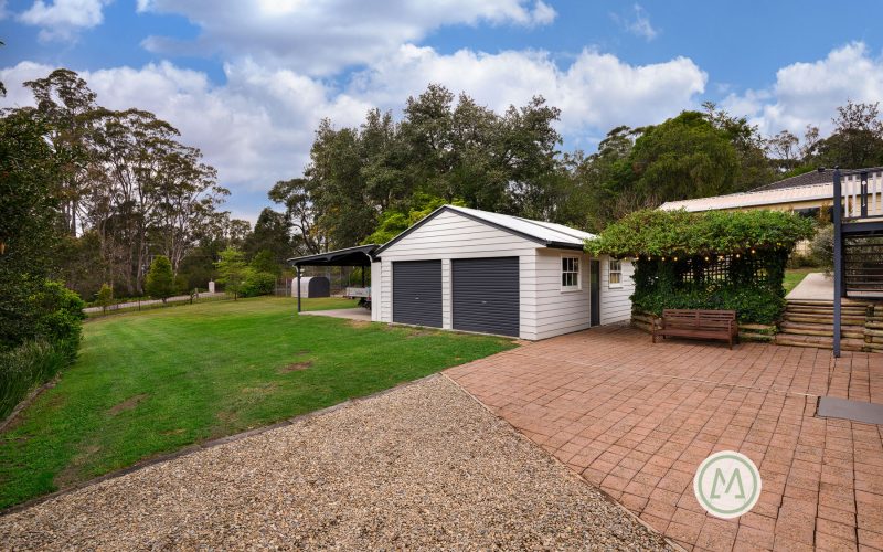 ULTIMATE TRANQUIL SETTING - APPROACHING AN ACRE IN SIZE!