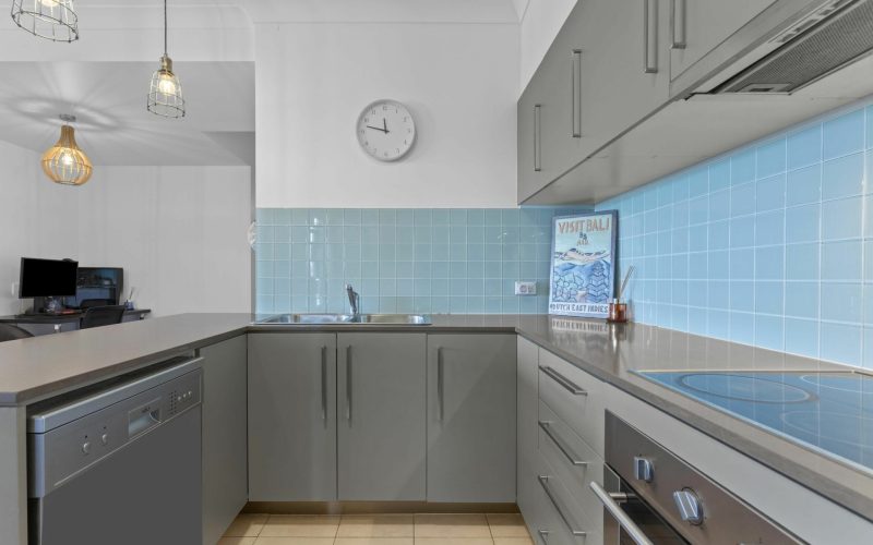 1601/12-14 Executive Drive