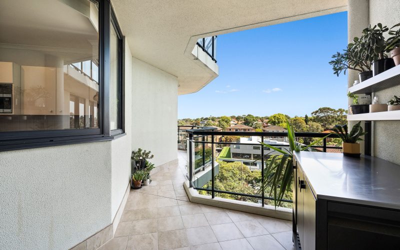 Light-Filled Apartment with Resort-Style Amenities in Central Rockdale