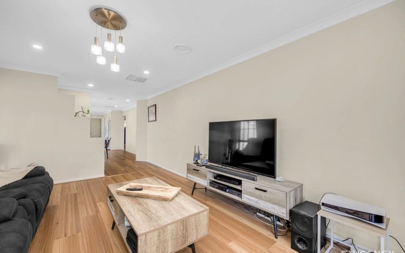 Stylishly Renovated Family Living In A Peaceful Court Location!